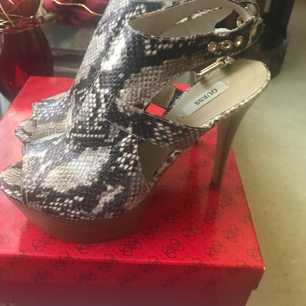 Guess Ofiray Platform Heels -  New - Picture 3 of 4